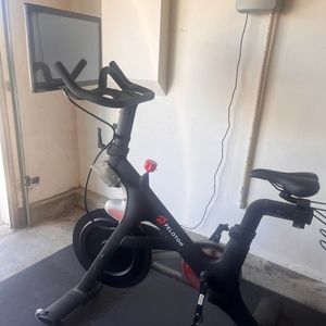 Peleton Bike